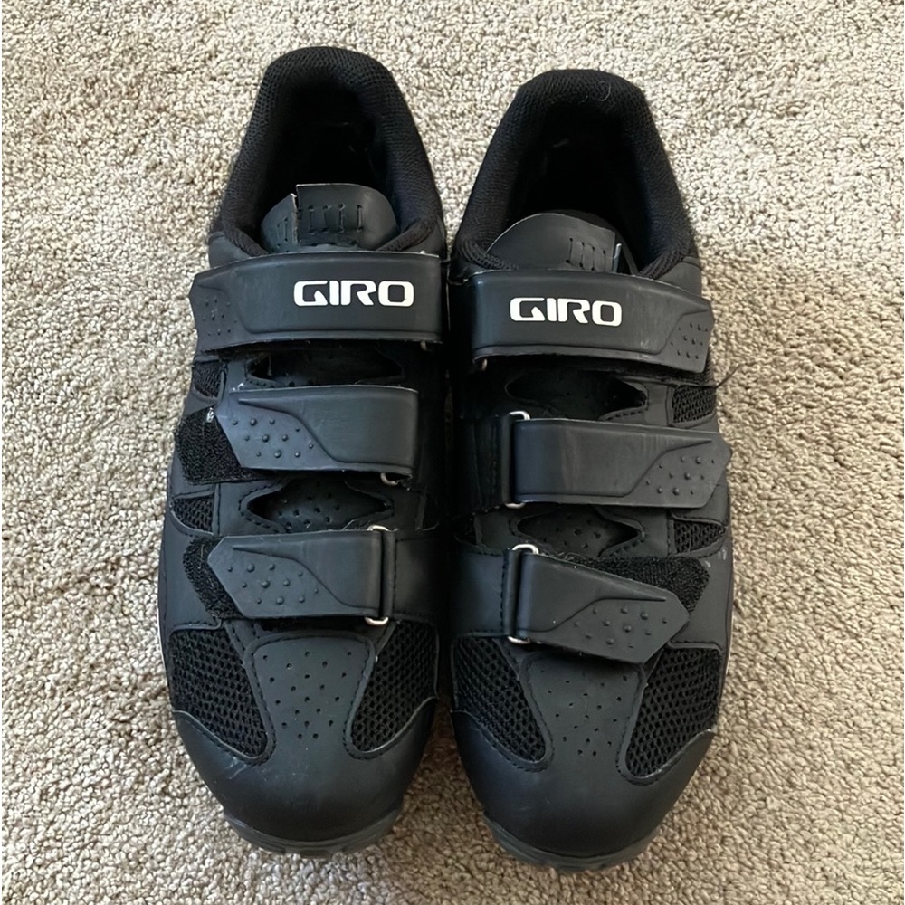 Giro women 10.5 black cycling shoes